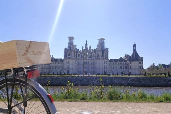 Chambord by E-Bike from Amboise, with a Stop at Château de Villesavin