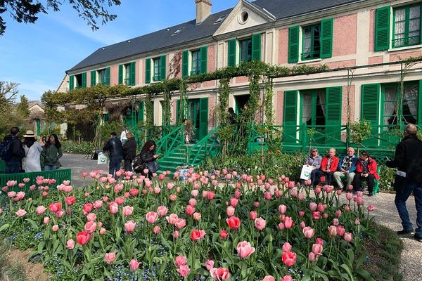 Private Versailles and Giverny, with Monet's Flowering Calendar