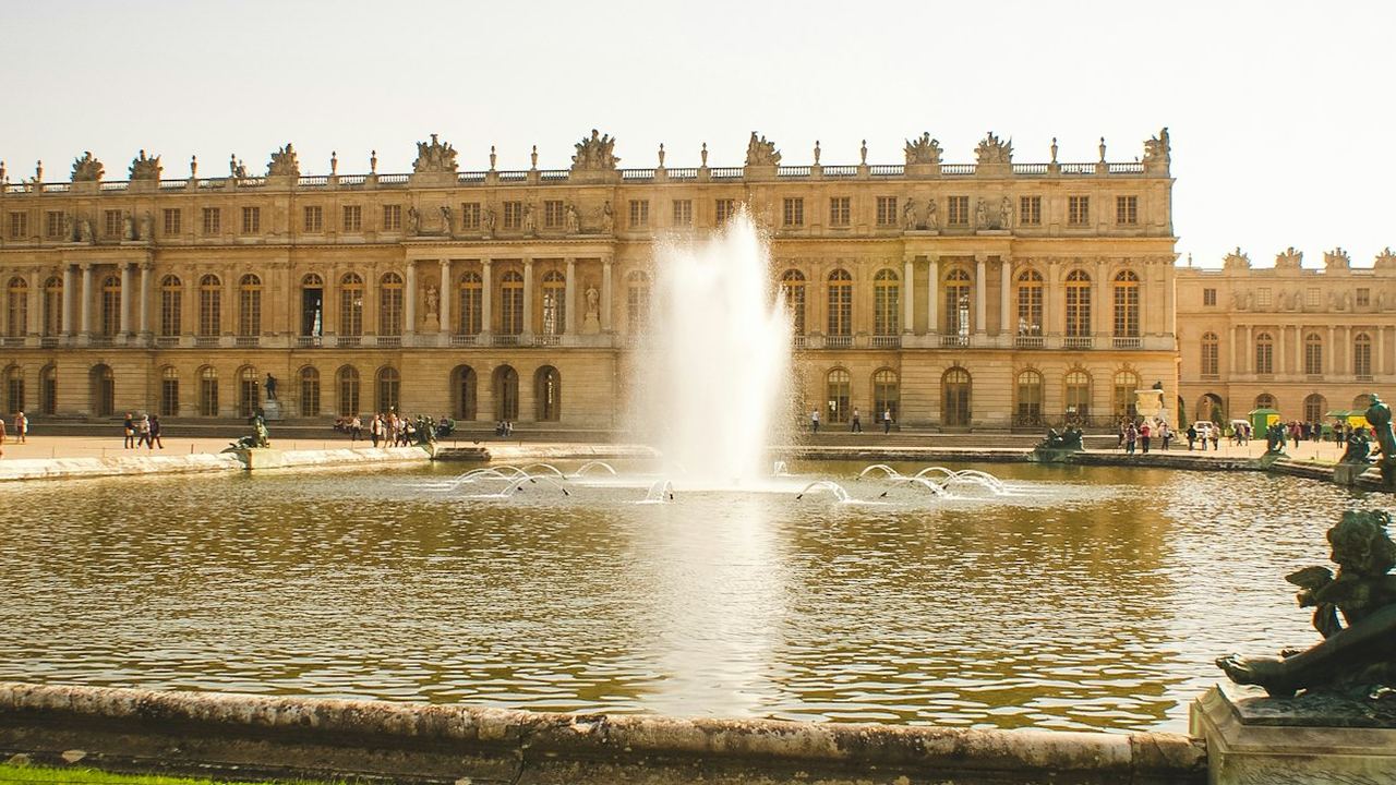 Versailles Guided Tour with Transport Included from Paris