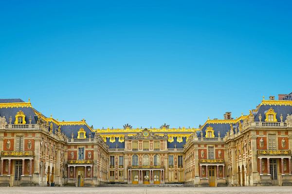 Versailles Guided Tour: Hall of Mirrors, Royal Apartments and Gardens