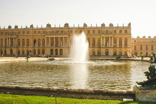 Versailles Guided Tour with Transport Included from Paris