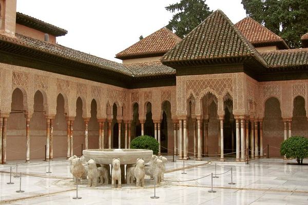 Alhambra with an Official Guide: the Partal and the Architect's Garden