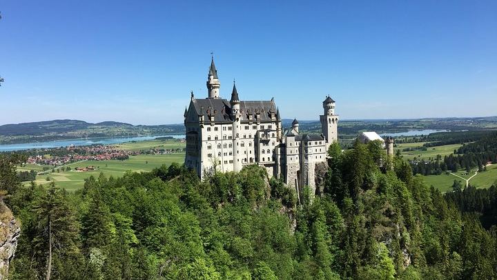 Three Castles in a Day, a Driver and a Guide, and the Plansee on the Way