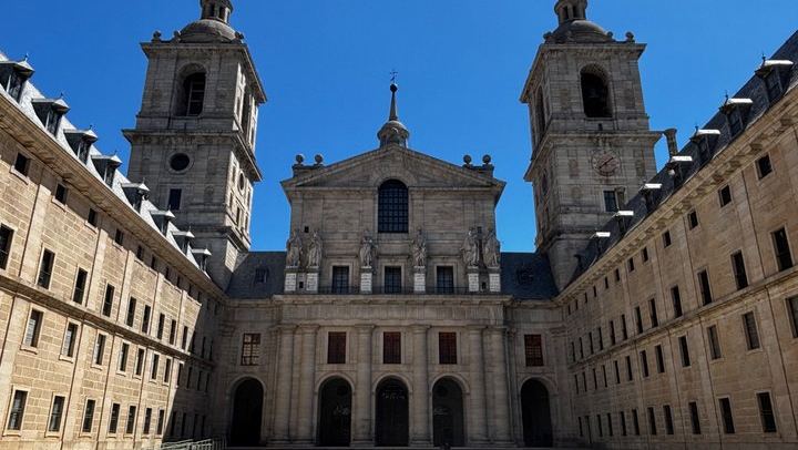 Private Nine Hours: El Escorial, Segovia Cathedral and the Alcázar