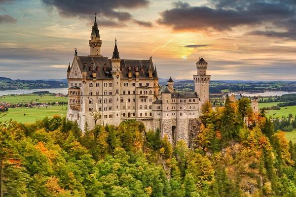 Book the Castle Tickets Yourself; the Courtyards Cost Nothing