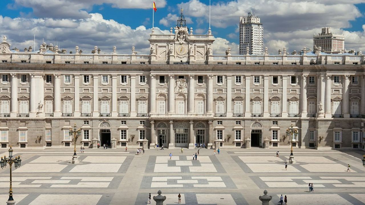 Royal Palace Madrid Guided: the Portrait Gallery and the Armouries