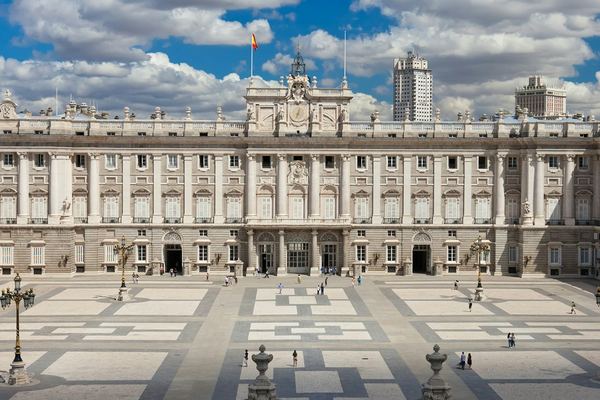 Royal Palace Madrid Guided: the Portrait Gallery and the Armouries