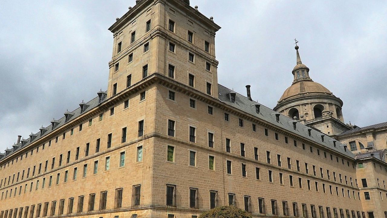 El Escorial Guided: the Eighth Wonder and the Library of Philip II