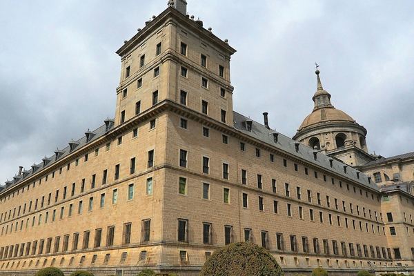 El Escorial Guided: the Eighth Wonder and the Library of Philip II