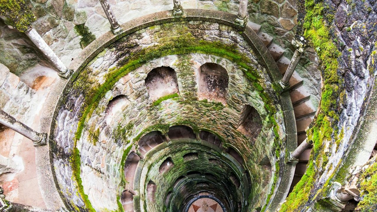 Four Stops from Lisbon in One Day: Sintra, Pena, Regaleira and Cascais