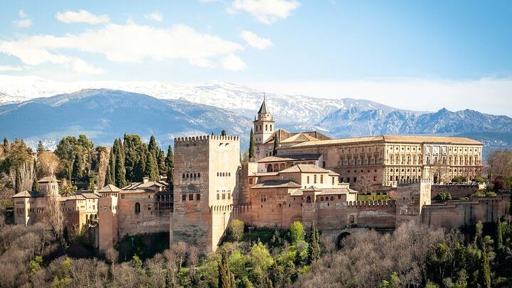Alhambra Guided, Then Stay Until Closing: Alcazaba on Your Own