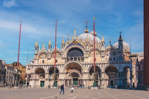 Twenty Minutes in the Basilica, the Republic's Courts, Thirty in a Gondola