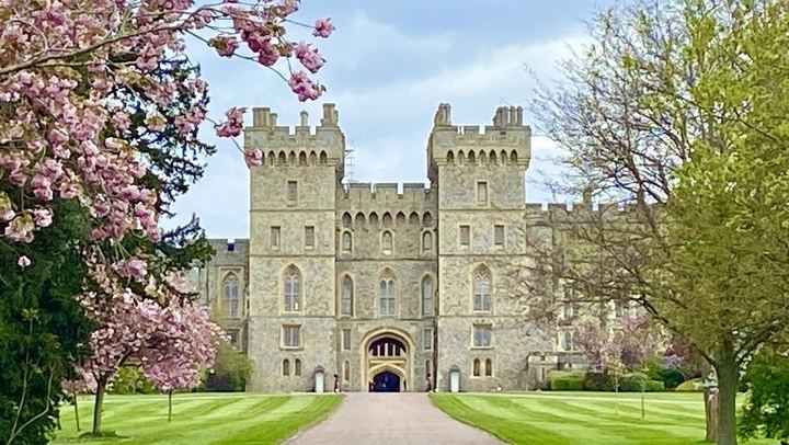 Stonehenge and Windsor with 90 Minutes at the Stone Circle