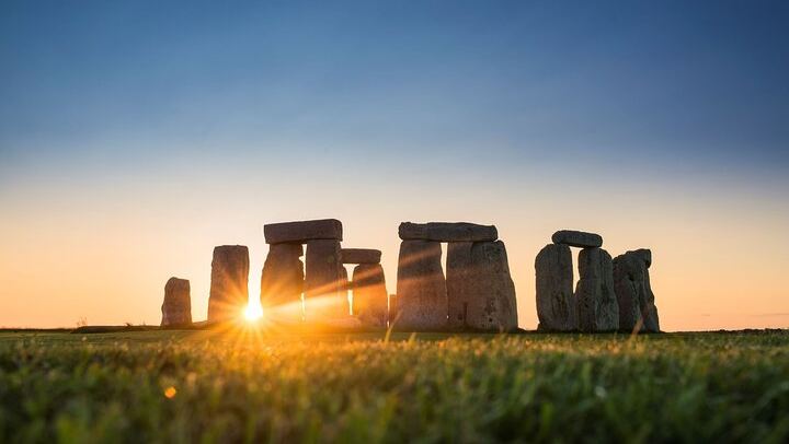 Stonehenge and Windsor Castle from London with Interactive Audio Guide