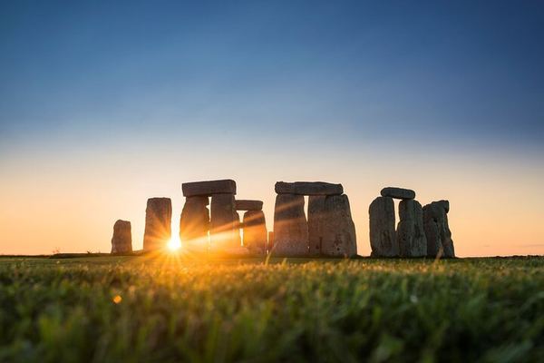 Stonehenge and Windsor Castle from London with Interactive Audio Guide