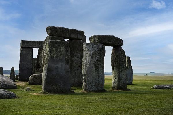 Stonehenge, Bath and Windsor in a Group of 16, from Marble Arch