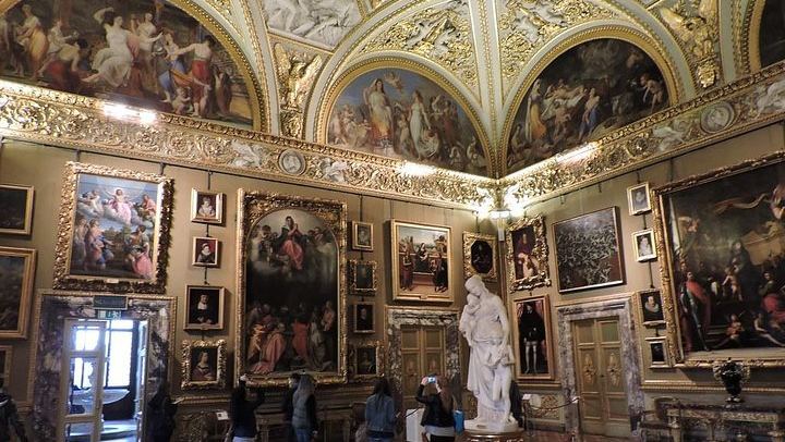 A Private Guide, the Palatina, and What Court Life Was Actually Like
