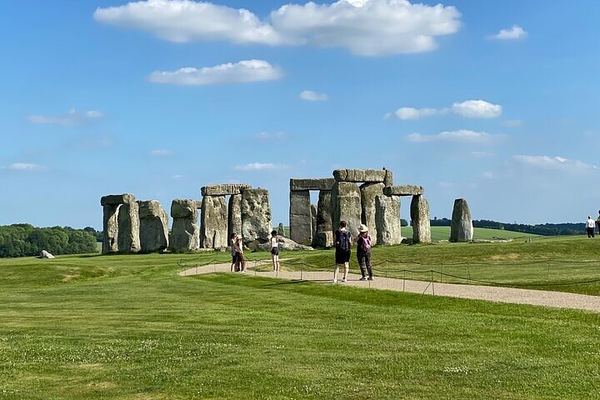 Private Windsor Castle and Stonehenge with a Pub Lunch in Windsor