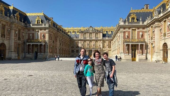 Semi-Private Versailles: Guiding Starts on the Train From Saint-Michel