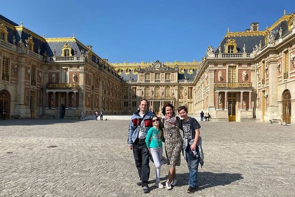 Semi-Private Versailles: Guiding Starts on the Train From Saint-Michel