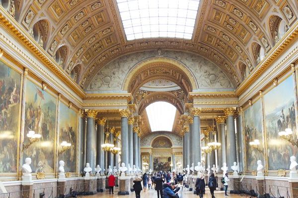 Versailles Small Group and the 357 Mirrors of the Grande Galerie