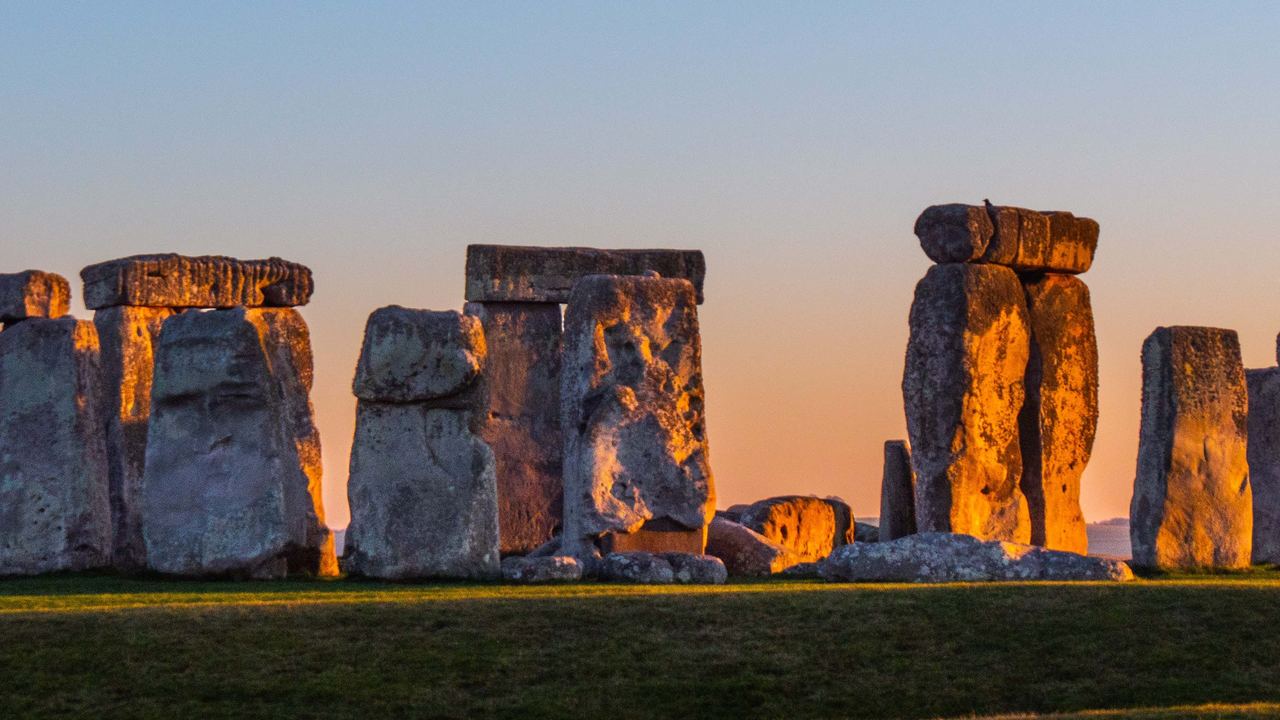 Windsor, Stonehenge and Bath with Queen Mary's Dolls' House