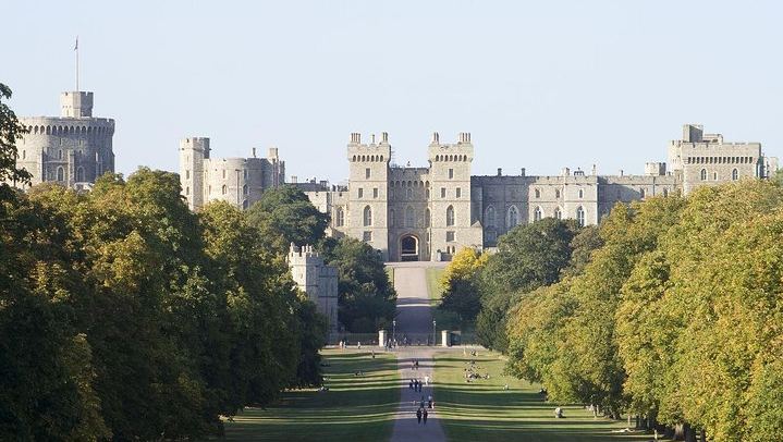 Windsor Castle Half-Day from London with Pub Lunch or London Eye