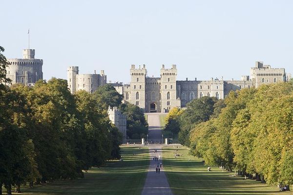Windsor Castle Half-Day from London with Pub Lunch or London Eye